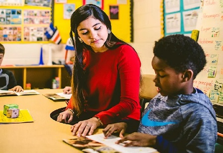 Malaysian Education Group Urges Ministry to Expand Dual Language Program